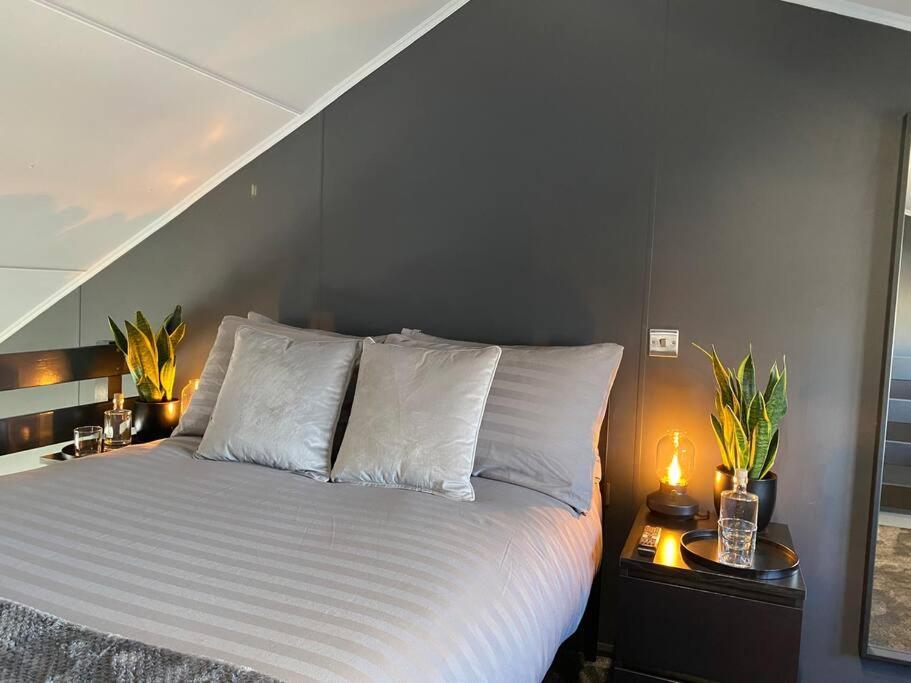 Seascape - Floating Home At Brighton Marina With Free Parking ภายนอก รูปภาพ