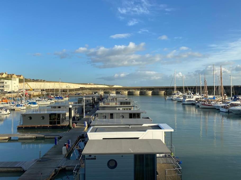 Seascape - Floating Home At Brighton Marina With Free Parking ภายนอก รูปภาพ