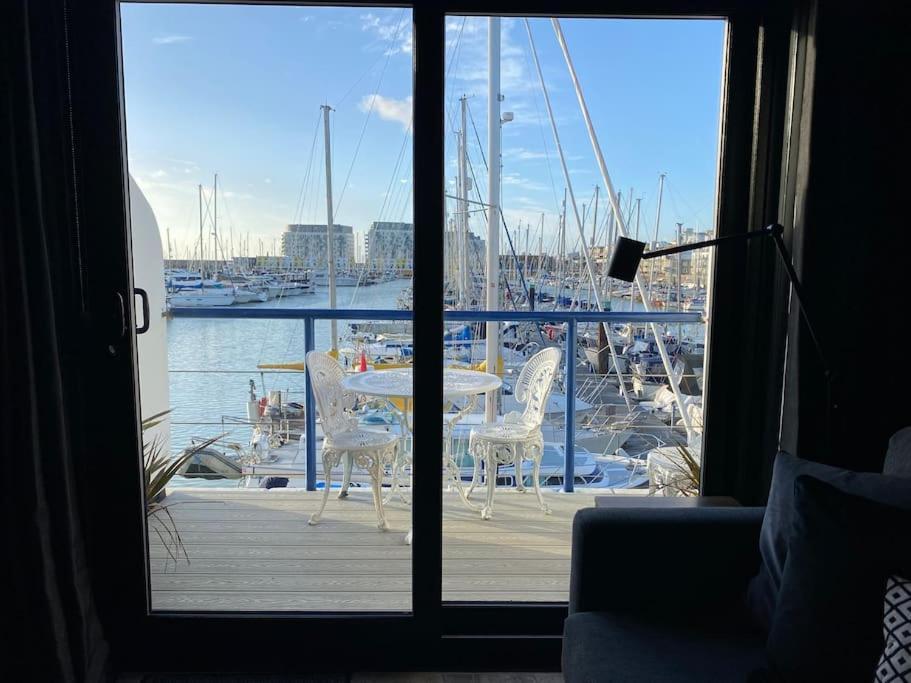 Seascape - Floating Home At Brighton Marina With Free Parking ภายนอก รูปภาพ