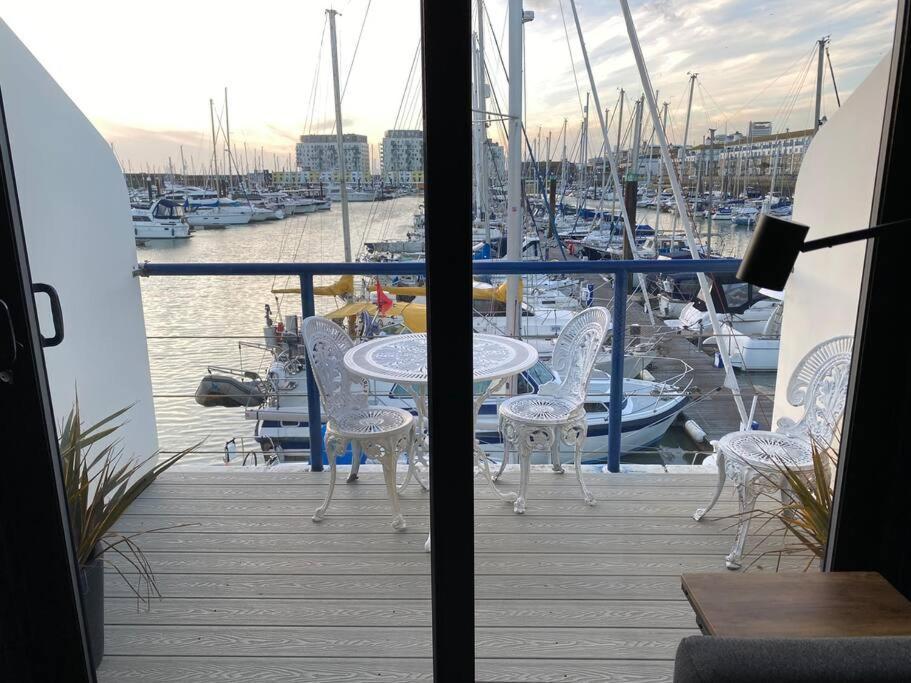 Seascape - Floating Home At Brighton Marina With Free Parking ภายนอก รูปภาพ