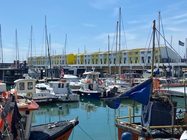 Seascape - Floating Home At Brighton Marina With Free Parking ภายนอก รูปภาพ
